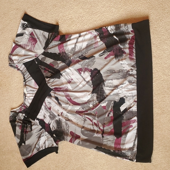 Maurices size 3 geometric abstract design blouse - Picture 4 of 6